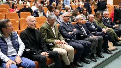 Celebración de Expo Leóni4 II Digital & Tech Forum en la Universidad de León, al que asisten el delegado del Gobierno, Nicanor Sen, la rectora, Nuria González, y el presidente de Fele, Juan María Vallejo.