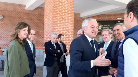 Celebración de Expo Leóni4 II Digital & Tech Forum en la Universidad de León, al que asisten el delegado del Gobierno, Nicanor Sen, la rectora, Nuria González, y el presidente de Fele, Juan María Vallejo.