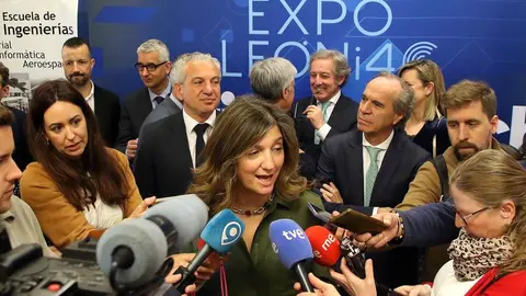 Celebración de Expo Leóni4 II Digital & Tech Forum en la Universidad de León, al que asisten el delegado del Gobierno, Nicanor Sen, la rectora, Nuria González, y el presidente de Fele, Juan María Vallejo. Foto: Peio García.