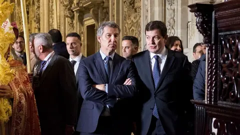 Procesión del Domingo de Ramos en Salamanca. Asisten, el presidente del Partido Popular, Alberto Núñez Feijóo, y el presidente de la Junta, Alfonso Fernández Mañueco. Fotos: Jesús Formigo.