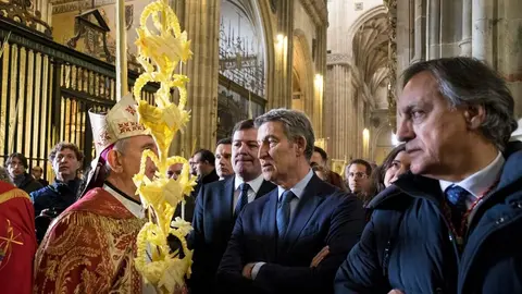 Procesión del Domingo de Ramos en Salamanca. Asisten, el presidente del Partido Popular, Alberto Núñez Feijóo, y el presidente de la Junta, Alfonso Fernández Mañueco. Fotos: Jesús Formigo.
