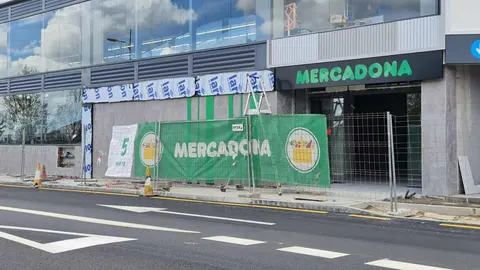 La empresa proyecta la apertura de su nuevo súper en la Avenida de Agustinos y cierra sus tiendas de la plaza de la Huerta y de la avenida Párroco Pablo Díez.