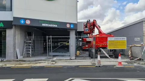 La empresa proyecta la apertura de su nuevo súper en la Avenida de Agustinos y cierra sus tiendas de la plaza de la Huerta y de la avenida Párroco Pablo Díez.