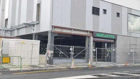 La empresa proyecta la apertura de su nuevo súper en la Avenida de Agustinos y cierra sus tiendas de la plaza de la Huerta y de la avenida Párroco Pablo Díez.
