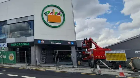 La empresa proyecta la apertura de su nuevo súper en la Avenida de Agustinos y cierra sus tiendas de la plaza de la Huerta y de la avenida Párroco Pablo Díez.