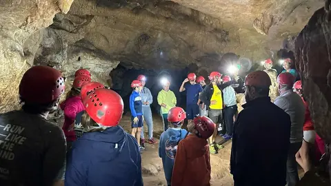 Imagen de actividades de aventura en la naturaleza.