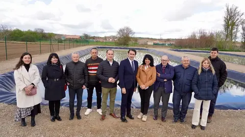 El consejero de Medio Ambiente, Vivienda y Ordenación del Territorio, Juan Carlos Suárez-Quiñones, visita la estación depuradora de aguas residuales de Villaquejida. Foto: Campillo.