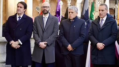 La Cofradía del Santo Cristo del Perdón sacó este martes a las calles de la ciudad de León la Procesión del Perdón que, a pesar de haber mantenido la esperanza hasta el último momento, estuvo protagonizada por la libertad condicional de un hombre ante la ausencia de indulto concedido por el Consejo de Ministros. Foto: Campillo