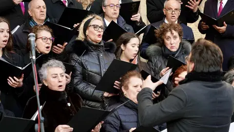 PLa Cofradía del Santo Cristo del Perdón sacó este martes a las calles de la ciudad de León la Procesión del Perdón que, a pesar de haber mantenido la esperanza hasta el último momento, estuvo protagonizada por la libertad condicional de un hombre ante la ausencia de indulto concedido por el Consejo de Ministros. Foto: Campillo