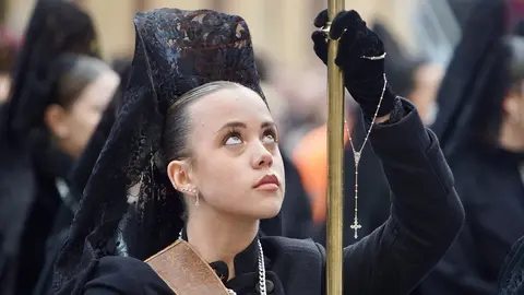 La Cofradía del Santo Cristo del Perdón sacó este martes a las calles de la ciudad de León la Procesión del Perdón que, a pesar de haber mantenido la esperanza hasta el último momento, estuvo protagonizada por la libertad condicional de un hombre ante la ausencia de indulto concedido por el Consejo de Ministros. Foto: Campillo