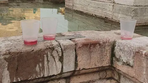 En las vacaciones de este tiempo santo y con la actividad de ocio multiplicada los servicios de limpieza municipales se 'exprimen' para intentar contener la mayor presencia de residuos urbanos, muchos propiciados por la actividad de última hora. Fotos: José Manuel Mures (MuresTV)
