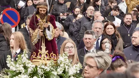 El presidente de las Cortes de Castilla y León, Carlos Pollán, asiste a los actos del Santo Potajero, que comienzan con la procesión que parte de la Capilla de Nuestra Señora de las Angustias y Soledad de La Bañeza. Foto: Campillo.