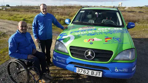 Pedro González (D), e Iván Rodríguez (I), corredores del campeonato de España de rallyes todo terreno en la categoría de regularidad. Foto: César Sánchez.