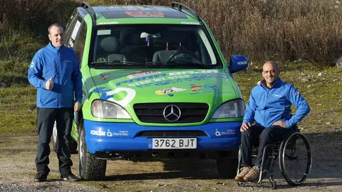Pedro González (D), e Iván Rodríguez (I), corredores del campeonato de España de rallyes todo terreno en la categoría de regularidad. Foto: César Sánchez.