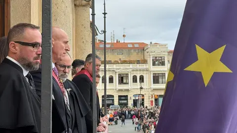 Lectura del pregón a caballo de la Cofradía de las Siete Palabras de Jesús en la Cruz. Foto: Ayuntamiento de León.