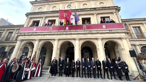 Lectura del pregón a caballo de la Cofradía de las Siete Palabras de Jesús en la Cruz. Foto: Ayuntamiento de León.