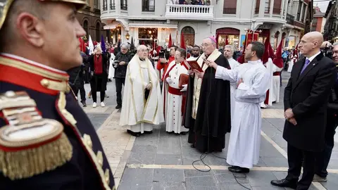 La Sagrada Cena recorre las calles de León. Un acto procesional reflejado en las cámaras de Campillo e Isaac Llamazares.