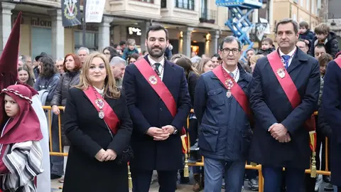 La Sagrada Cena recorre las calles de León. Un acto procesional reflejado en las cámaras de Campillo e Isaac Llamazares.