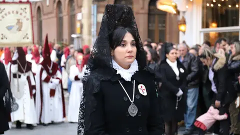 La Sagrada Cena recorre las calles de León. Un acto procesional reflejado en las cámaras de Campillo e Isaac Llamazares.