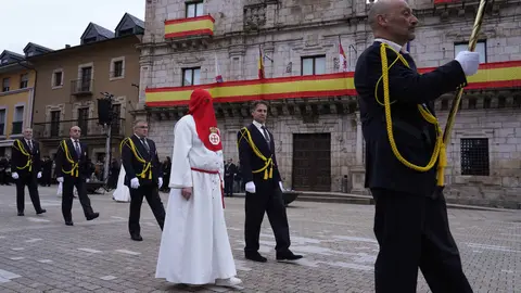 Procesión de la Santa Cena con la liberación de un preso. Foto: César Sánchez.