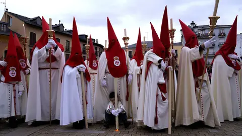 Procesión de la Santa Cena con la liberación de un preso. Foto: César Sánchez.