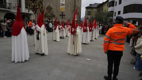 Procesión de la Santa Cena con la liberación de un preso. Foto: César Sánchez.