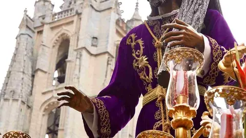 Celebración del acto de 'El Encuentro' en el transcurso de la Procesión de los Pasos de la Cofradía Dulce Nombre de Jesús Nazareno. Foto: Campillo.