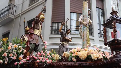Celebración del acto de ‘El Encuentro’ en el transcurso de la Procesión de los Pasos de la Cofradía Dulce Nombre de Jesús Nazareno. Foto: Isaac Llamazares.