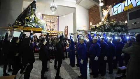 La Hermandad del Cristo de los Mineros de Caboalles de Abajo, en el municipio de Villablino (León), celebra su procesión, con la entrada del Cristo al Pozo María y recuerdo a los cinco mineros fallecidos en el accidente en la mina de Cerredo (Asturias). Foto: César Sánchez.