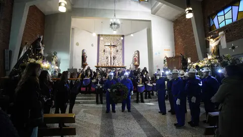 La Hermandad del Cristo de los Mineros de Caboalles de Abajo, en el municipio de Villablino (León), celebra su procesión, con la entrada del Cristo al Pozo María y recuerdo a los cinco mineros fallecidos en el accidente en la mina de Cerredo (Asturias). Foto: César Sánchez.