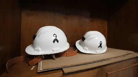 La Hermandad del Cristo de los Mineros de Caboalles de Abajo, en el municipio de Villablino (León), celebra su procesión, con la entrada del Cristo al Pozo María y recuerdo a los cinco mineros fallecidos en el accidente en la mina de Cerredo (Asturias). Foto: César Sánchez.