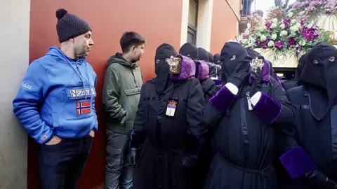 Celebración de la Procesión del Santo Entierro, organizada por la Real Cofradía Santísimo Sacramento de Minerva y La Santa Vera Cruz, en la que participan diferentes autoridades. Foto: Campillo.