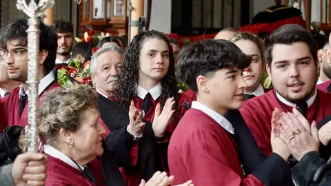 Celebración del acto del Desenclavo de Cristo tras la suspensión de la procesión organizada por la Cofradía del Santo Cristo del Desenclavo. Foto Campillo.