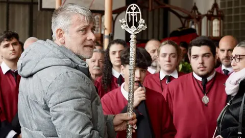 Celebración del acto del Desenclavo de Cristo tras la suspensión de la procesión organizada por la Cofradía del Santo Cristo del Desenclavo. Foto Campillo.