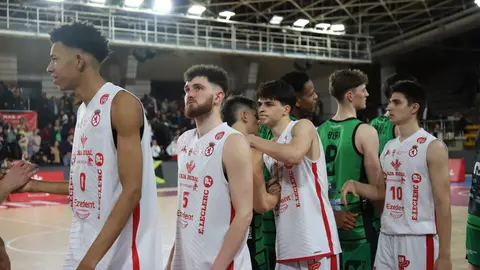 Cultural y Ponferradina se han medido en un derbi con mucha carga deportiva en el Palacio de los Deportes de León. Fotos: Isaac Llamazares
