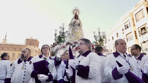 Acto central de la Procesión del Encuentro organizada por la Real Hermandad de Jesús Divino Obrero. Foto: Campillo.