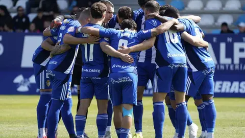Ponferradina y Osasuna B viven un duelo de altura en El Toralín. Un partido con mucho ambiente en la grada y sensación de gran cita.