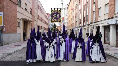 Acto central de la Procesión del Encuentro organizada por la Real Hermandad de Jesús Divino Obrero. Foto: Isaac Llamazares.