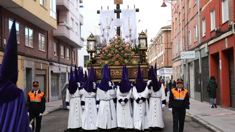 Acto central de la Procesión del Encuentro organizada por la Real Hermandad de Jesús Divino Obrero. Foto: Isaac Llamazares.