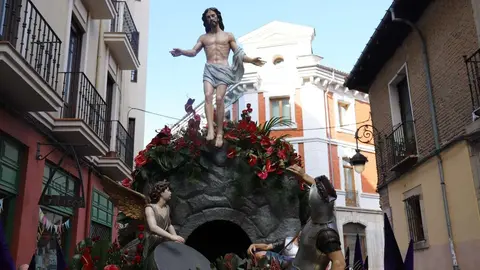 Acto central de la Procesión del Encuentro organizada por la Real Hermandad de Jesús Divino Obrero. Foto: Isaac Llamazares.