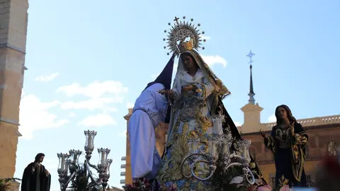 Acto central de la Procesión del Encuentro organizada por la Real Hermandad de Jesús Divino Obrero. Foto: Isaac Llamazares.