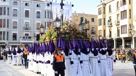 Acto central de la Procesión del Encuentro organizada por la Real Hermandad de Jesús Divino Obrero. Foto: Isaac Llamazares.