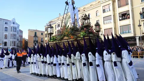 Acto central de la Procesión del Encuentro organizada por la Real Hermandad de Jesús Divino Obrero. Foto: Isaac Llamazares.