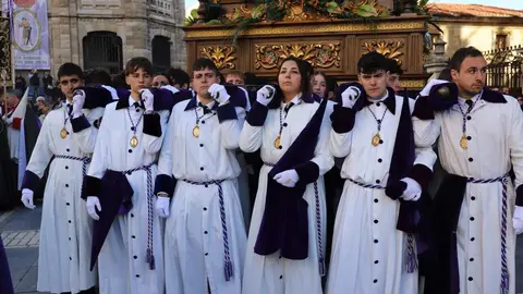 Acto central de la Procesión del Encuentro organizada por la Real Hermandad de Jesús Divino Obrero. Foto: Isaac Llamazares.
