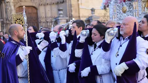 Acto central de la Procesión del Encuentro organizada por la Real Hermandad de Jesús Divino Obrero. Foto: Isaac Llamazares.
