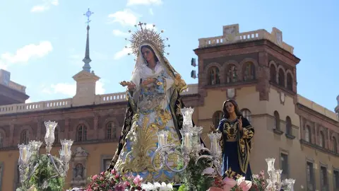 Acto central de la Procesión del Encuentro organizada por la Real Hermandad de Jesús Divino Obrero. Foto: Isaac Llamazares.
