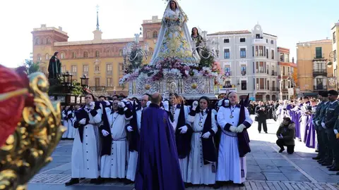 Acto central de la Procesión del Encuentro organizada por la Real Hermandad de Jesús Divino Obrero. Foto: Isaac Llamazares.
