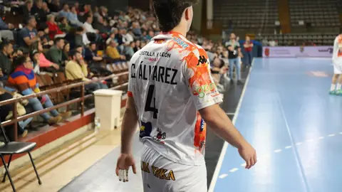 El conjunto leonés dominó de principio a fin y se impuso 31-25 en el Palacio, consolidando su posición en la parte alta de la tabla. Fotos: Isaac Llamazares