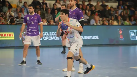 El conjunto leonés dominó de principio a fin y se impuso 31-25 en el Palacio, consolidando su posición en la parte alta de la tabla. Fotos: Isaac Llamazares