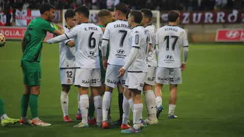 El equipo de Llona toma aire con una victoria de peso ante el Nàstic. Dos penaltis transformados por Antón Escobar dan tres puntos vitales a los leoneses en un duelo directo por el ascenso. Fotos: Isaac Llamazares